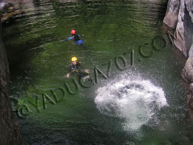 canyoning en ardèche : canyon borne saut