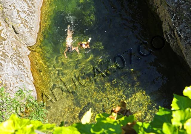 escalade en ardèche : baignade jaujac