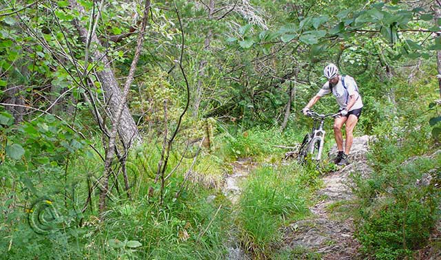 vtt en ardèche : vtt tour serres du sapet