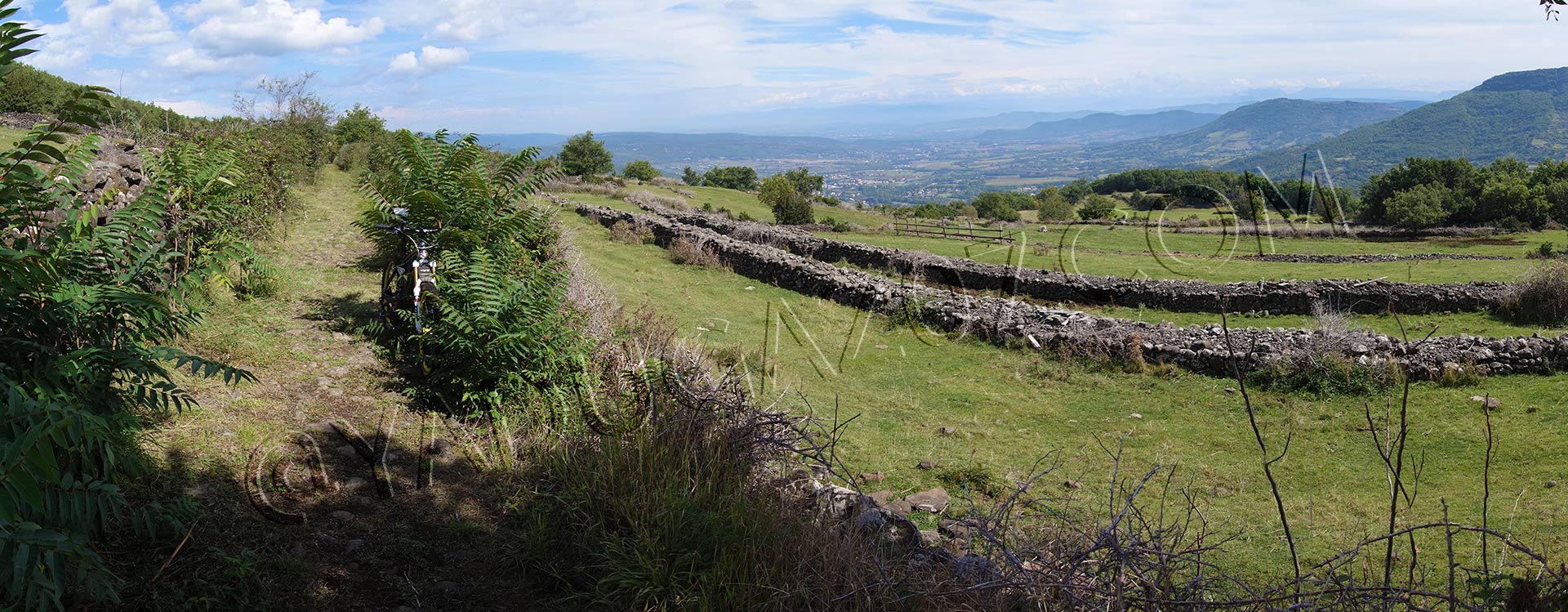 à voir proche de Rochessauve, St Bauzile, St Vincent de Barrès