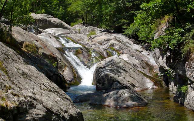 canyoning en ardèche : besorgues canyon enfant