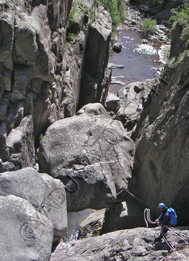 canyoning en ardèche : canyon fustugere bloc