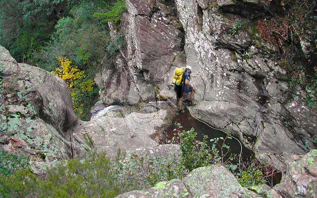 canyoning en ardèche : saut de la dame