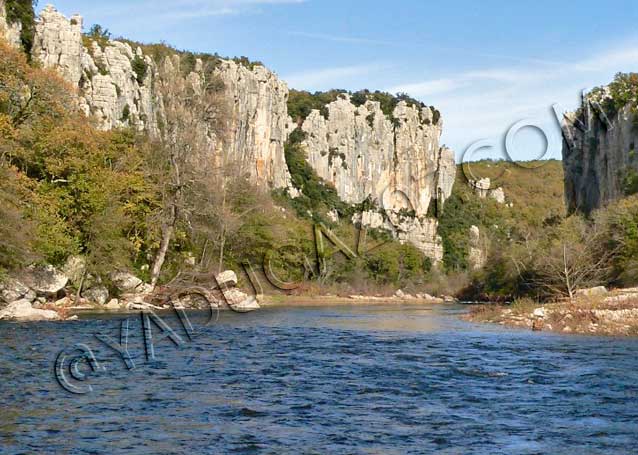 escalade à Berrias et Casteljau : Les actinidias