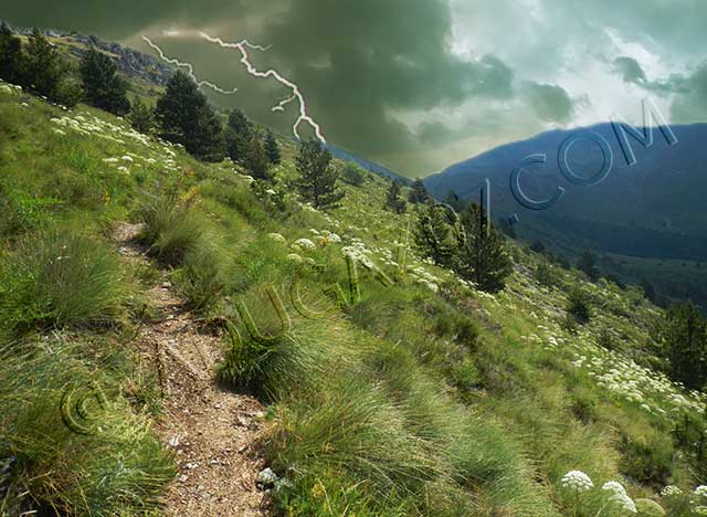 vtt en ardèche : orage monges crete de marthes