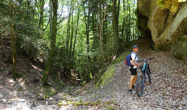 vtt en ardèche : vtt gorges des gats av