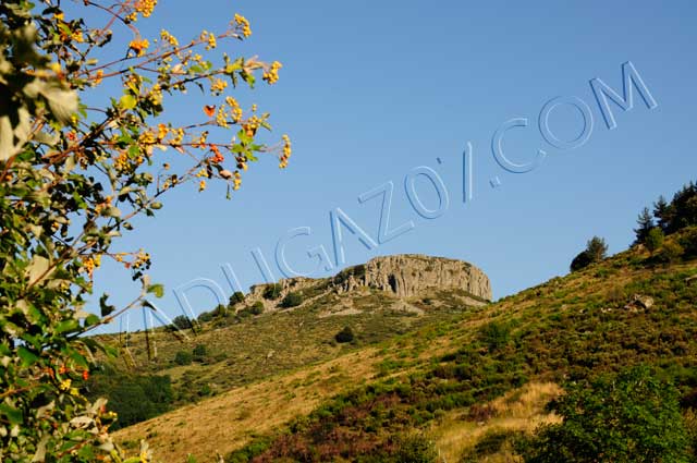 vtt en ardèche : vtt rocher de gourdon