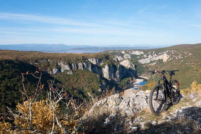 vtt en Ardèche : Salavas : Singles m'étaient contés