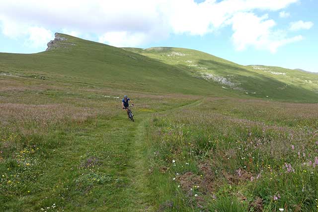 vtt en Drôme : Des crêtes d'Ambel au But Saint Genix