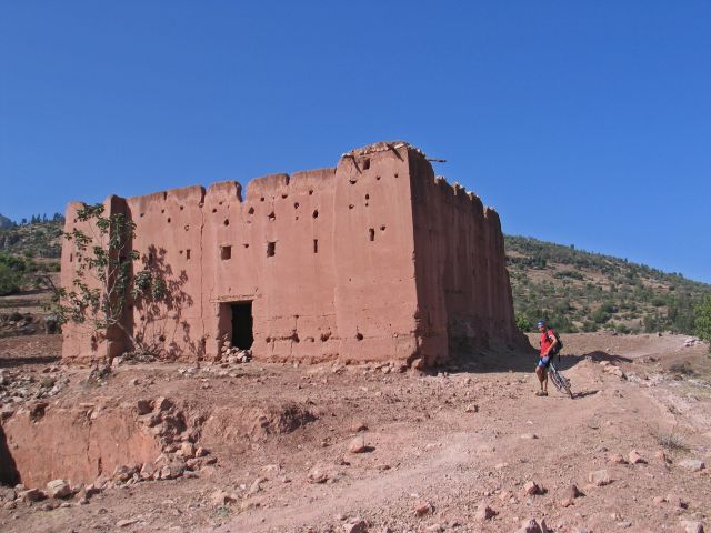 ancienne ferme fortifiée